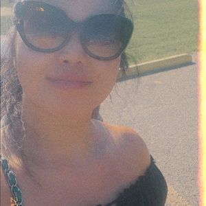 Meet your Posher, Rina-marie